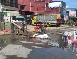 Tuntut Perbaiki Drainase, Warga Kendari Barat Blokade Jalan