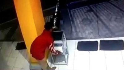 Viral Aksi Pencurian Kotak Amal di Baubau Terekam CCTV