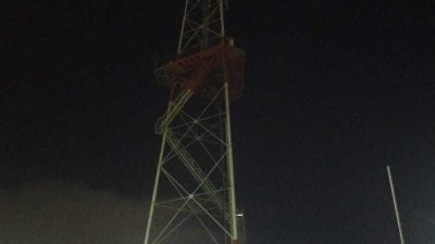 Diduga Hendak Bunuh Diri, Seorang Warga Kendari Nekat Panjat Antena TVRI