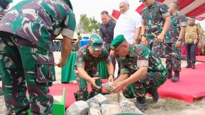Kunker ke Sultra, Kasad Resmikan Kandang Sapi Untuk Warga