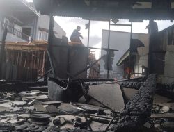 Diduga Korsleting Listrik, Rumah Makan di Kawasan Eks MTQ Kendari Hangus Terbakar
