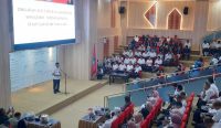 Pj Wali Kota Kendari, Asmawa Tosepu, saat memberikan sambutan pada deklarasi anti tawuran dwn kekerasan siswa/siswi SMP/SMA/SMK/MA se-Kota Kendari, Rabu (25/01/2023)/Febi Purnasari, Halosultra.com