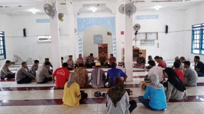 Warga dan Masyarakat Wangi-wangi Selatan Bahas Pencegahan LGBT