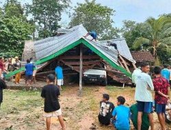 Rumah Warga di Amonggedo Roboh Disapu Angin Kencang