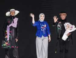 Motif Tenun Wulele Sorume Kolaka Timur Menggema di Indonesia Fashion Week 2023