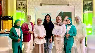Foto bersama Ketua DPW Garnita Malahayati Sultra, Sitya Giona Nur Alam bersama pengurus dan Wardah Cosmetics usai pelaksanaan Beauty Class bersama Wardah Cosmetics/Ist