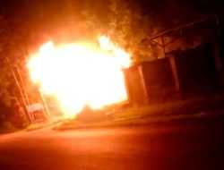 Si Jago Merah Lahap Satu Kios Milik Warga di Poasia