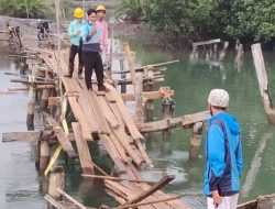 Jembatan Penghubung Desa di Kapoiala Ambruk, Seorang Pengendara Motor Jadi Korban