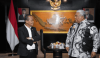 (kiri ke kanan) Menteri Investasi/Kepala BKPM RI, Bahlil Lahadalia dan Gubernur Sulawesi Tenggara, Ali Mazi/Dok. Biro Adpim Sultra