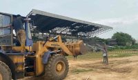 Proses eksekusi lahan Stadion Lakidende yang menjadi objek sengketa antara Pemerintah Provinsi (Pemprov) Sultra sebagai termohon dan ahli waris Moh Dachri Pawakkang sebagai pemohon pada Selasa (7/2/2023)/Erik Lerihardika, HaloSultra.com