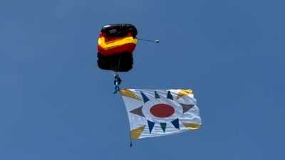 Atraksi Terjun Payung Warnai Puncak HUT Konawe ke-63