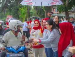 Semarak Ramadan, PIRA Sultra Berbagi Takjil ke Pengendara