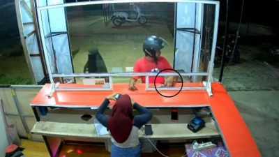 Aksi Pencurian HP yang Tertinggal di Konter BRILink Terekam CCTV, Dicuri Seorang Pria