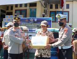 Bakti Sosial Ramadan, Polres Baubau Bagikan Paket Sembako ke Warga