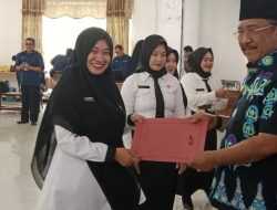 Nakes di Bombana Terima SK PPPK, Pj Bupati: Jalankan Tugas dengan Penuh Tanggungjawab