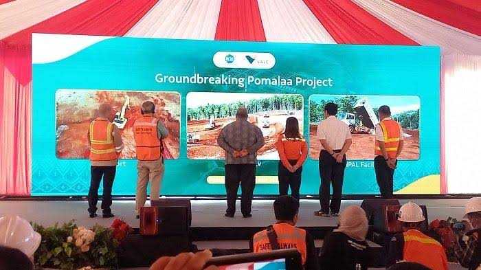 Ground breaking Kawasan Industri Indonesia Pomalaa Industry Park yang disaksikan langsung oleh Menteri Koordinator Bidang Kemaritiman dan Investasi (Menko Marves), Luhut Binsar Pandjaitan dan Gubernur Sultra, Ali Mazi. Lalu Bupati Kolaka, Ahmad Safei dan CEO PT Vale Indonesia, Febriany Eddy serta Chairman Huayou Zhejiang Cobalt, Chen/Ist.