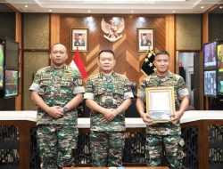 KSAD Beri Penghargaan Kepada Dirhamsyah, Juara Dunia Kempo