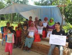 Warga Dua Desa di Konawe Dapat Bantuan Sembako IZI Sultra dan Telkomsel