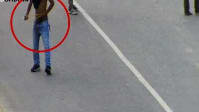 Demo Ricuh di Kendari, Oknum Pendemo Terekam CCTV Diduga Tarik Busur Serang Polisi