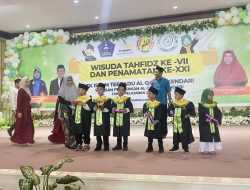 77 Siswa TK Islam Terpadu Al Qalam Kendari di Wisuda