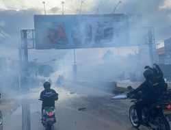 Demo di Kendari Ricuh, Polisi Bubarkan Massa dengan Tembakan Gas Air Mata