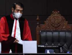 Kaca Mata Pengamat Soal Putusan MK, Cuitan Denny Indrayana dan SBY