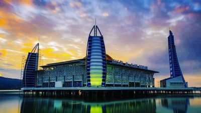 Keindahan Masjid Al-Alam, Ikon Wisata Religi di Tengah Teluk Kendari
