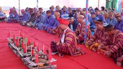 Tuturangiana Andala, Tradisi Larung Sesaji di Pulau Makassar Kota Baubau