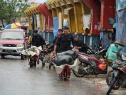 Wujudkan Lingkungan Bersih, Brimob Sultra Gandeng Masyarakat Bersihkan Sampah