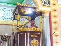 Wakapolres Buton Jadi Khatib Salat Jumat, Ingatkan Masyarakat Bijak Gunakan Media Sosial