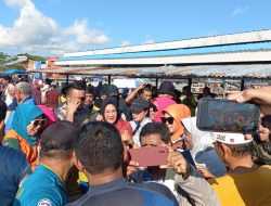 Tina Nur Alam Disambut Antusias Masyarakat di Pelelangan Ikan Laino