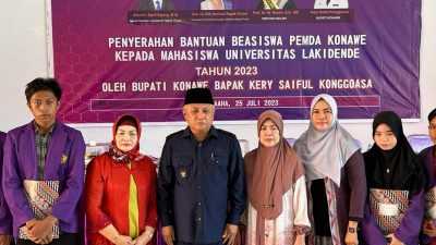 KSK Serahkan Bantuan Beasiswa untuk Ratusan Mahasiswa Unilaki