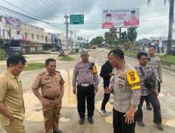 Jalan Rusak di Jalan Malaka Andonuhu, Polisi Alihkan Arus Lalu Lintas