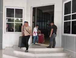 KPK Sita Dua Koper Dokumen dan Alat Elektronik di Kantor Bupati Muna