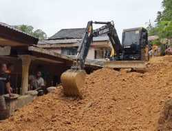 4 Rumah Warga di Kendari Diterjang Longsor Imbas Hujan Deras
