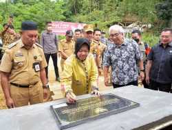 Mensos Resmikan Bantuan Rumah Korban Kebakaran TPA Puuwatu