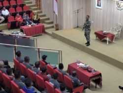 Absen Upacara Penurunan Bendera, Camat dan Lurah di Kendari Diberi Penguatan Wawasan Kebangsaan