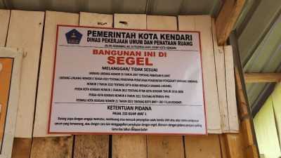 Puluhan Bangunan ‘Ilegal’ Sepanjang Jalan ZA Sugianto Kendari Disegel