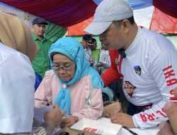 IKA UMI Sultra Bagikan Kaca Mata Baca Gratis di Konut