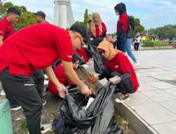 Peringati WCD 2023, ACE Kendari Bersih-bersih Kawasan Tugu Religi