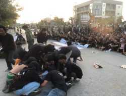 Aksi Teatrikal Mahasiswa Warnai 4 Tahun Tragedi Sedarah Randi-Yusuf