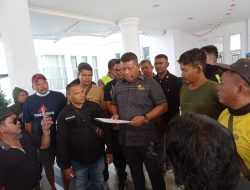 Puluhan Sopir Truk Datangi DPRD Kota Kendari Terkait Solar Subsidi