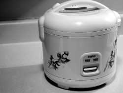 Catat, Ini Syarat Mendapatkan Rice Cooker Gratis dari Pemerintah