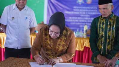 Teken MoU, Desa Rumba-rumba Konsel Jadi Desa Binaan IKA FISIP UHO