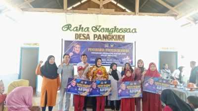 Sambangi Desa Pangkuri, Tina Nur Alam Serahkan Beasiswa PIP hingga Bantuan Rehab Masjid