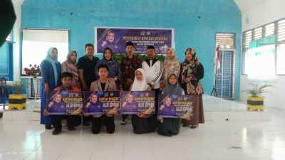 187 Siswa SMKN 03 Bombana Terima Beasiswa PIP Aspirasi dari Tina Nur Alam