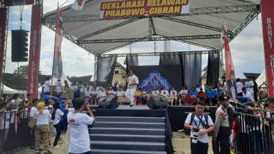 Ribuan Warga Meriahkan Deklarasi Baret Prabowo-Gibran di Kendari