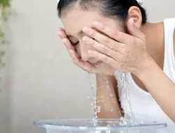 Rutin Cuci Muka, Cara Ampuh Cegah Dampak Negatif Polusi Udara pada Kulit