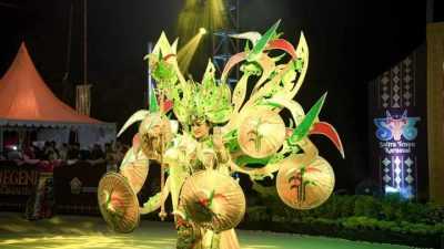Dekranasda Koltim Raih Juara 1 Fashion Show Sultra Tenun Karnaval 2023