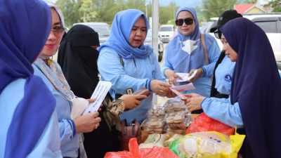 Sambut Hari Ibu ke-95, DPC IWAPI Kolaka Adakan Pasar Murah